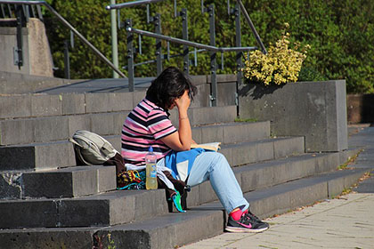 预收账款是否属于金融负债？会计与税务视角深度解析